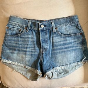Levi’s 501 size 27, sewn raw hem